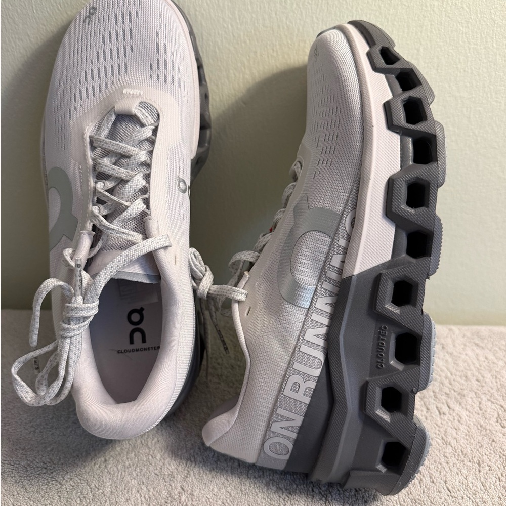 On Running Women's Athletic Shoes - Gray
New w/o tags - Picture 3 of 5
